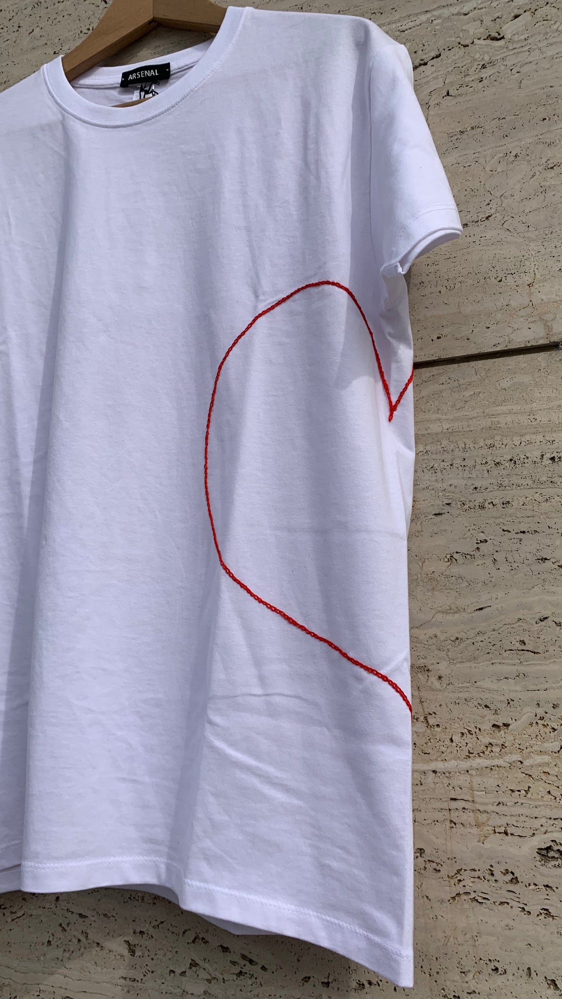 T-SHIRT RICAMATA CUORE