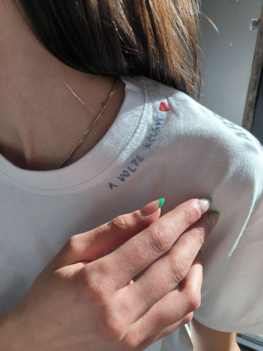 T shirt "A VOLTE ACCADE"